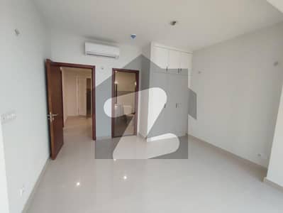 Emaar Pearl Tower 4 Bedrooms Apartment Full Sea Facing Chance Deal