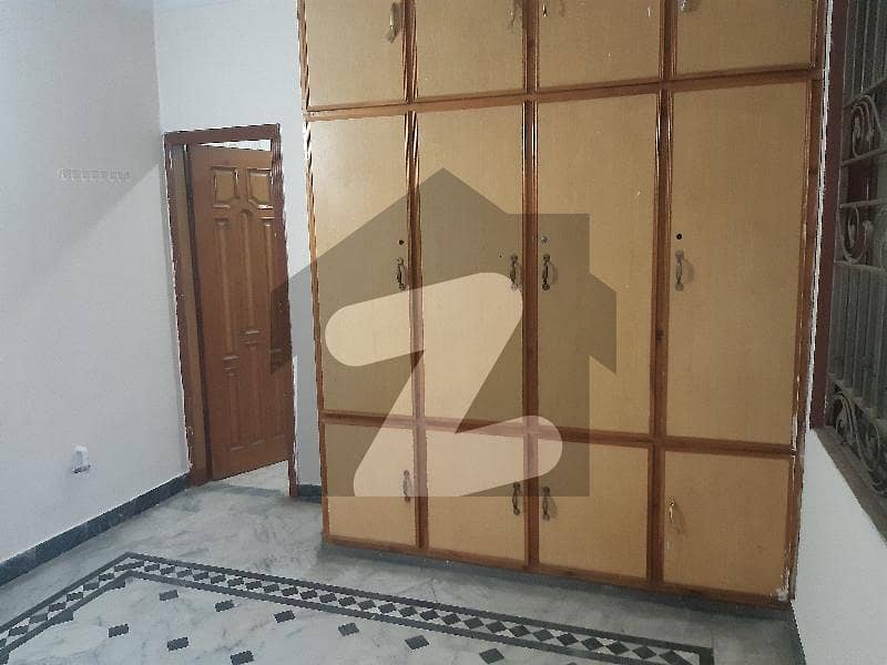 i. 8.2 Rooms for rent.
only for females i. 8.2 Rooms for rent.
only for females