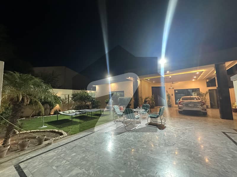 کینٹ ملتان میں 5 کمروں کا 1 کنال مکان 4.9 کروڑ میں برائے فروخت۔