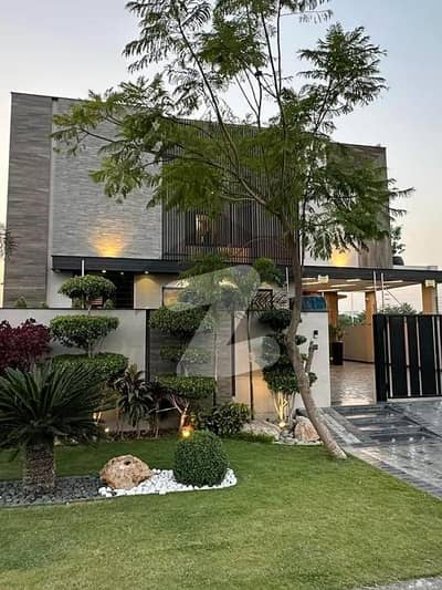 ڈی ایچ اے فیز 7 - بلاک ٹی فیز 7,ڈیفنس (ڈی ایچ اے),لاہور میں 5 کمروں کا 1 کنال مکان 6.75 کروڑ میں برائے فروخت۔