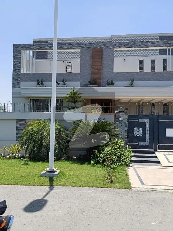 1 Kanal Hot Locaton Luxury Modren House Available For Sale In DHA Phase 7 lahore