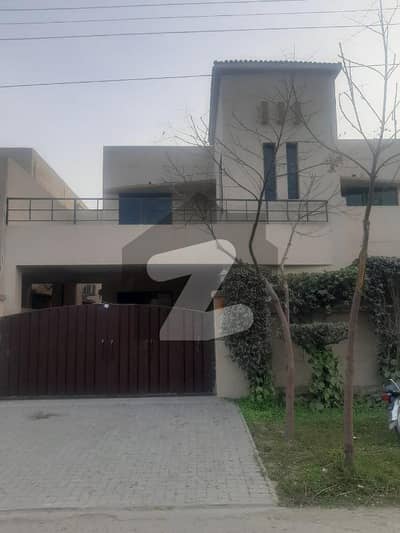 عسکری 10 - سیکٹر سی عسکری 10,عسکری,لاہور میں 5 کمروں کا 10 مرلہ مکان 5.75 کروڑ میں برائے فروخت۔