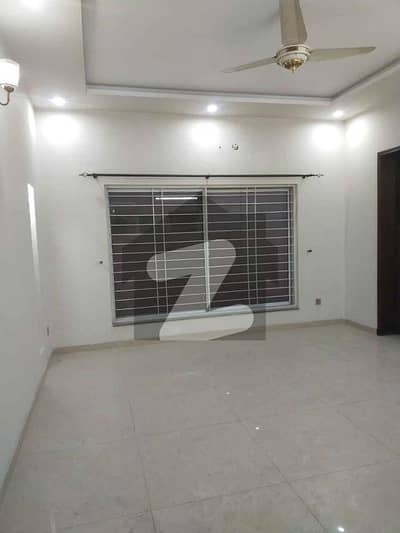لیک سٹی ۔ سیکٹر ایم ۔ 3 لیک سٹی,رائیونڈ روڈ,لاہور میں 5 کمروں کا 1 کنال مکان 2.5 لاکھ میں کرایہ پر دستیاب ہے۔