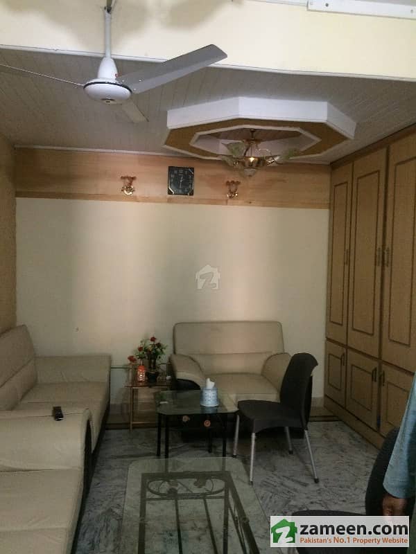 Triple Storey House 25x40 For Sale in G-11/3 -