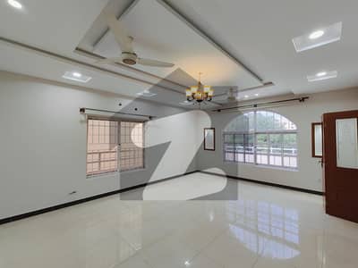 1 Kanal Upper Portion Available For Rent