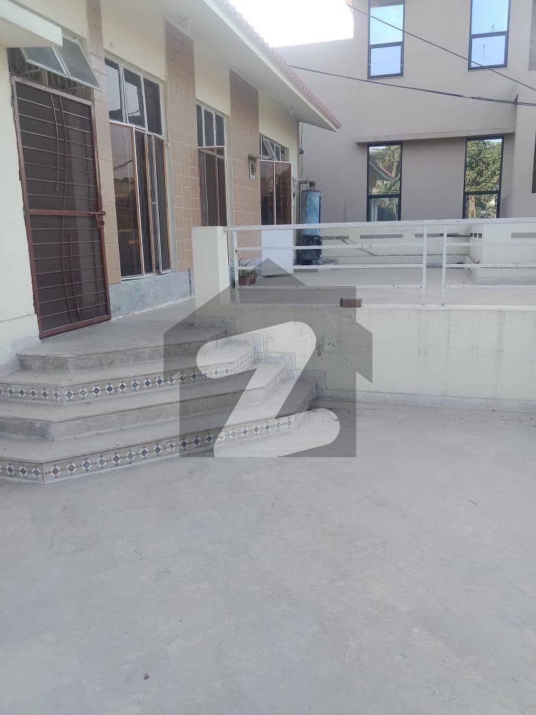 1 kanal upper portion for rent super Town DHA 1 kanal upper portion for rent super Town DHA