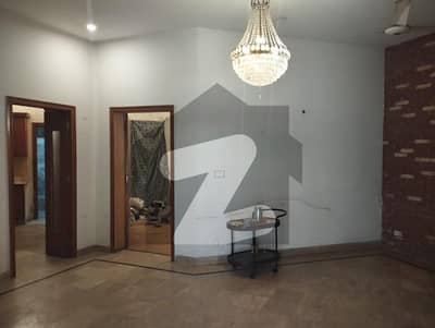 1 Kanal Commercial House Is Available For Rent In Gulberg. Best Opportunity For Offices Or Multi National Companies.