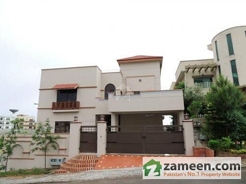 9 Bedrooms Huge House For Sale in DHA Phase 2