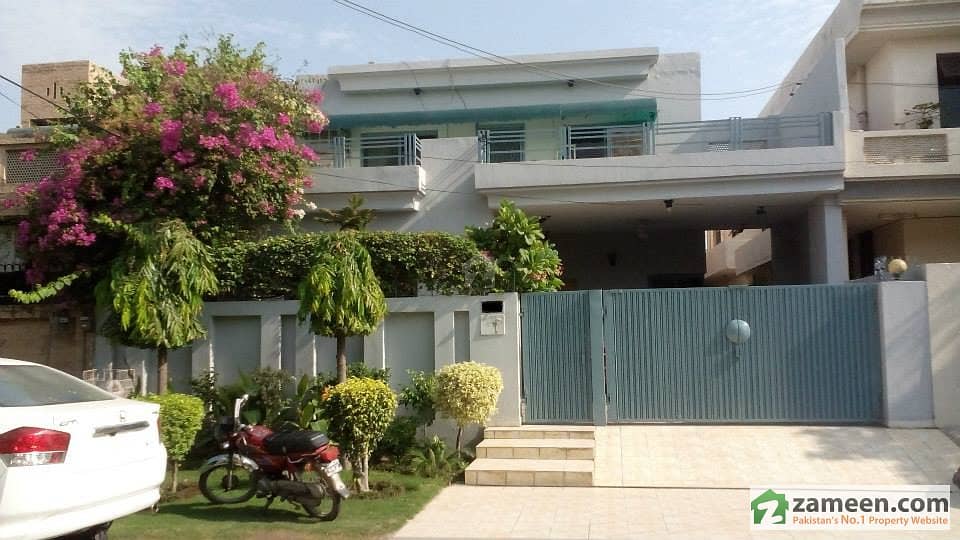 10 Marla Old House For Sale In DHA Phase 3