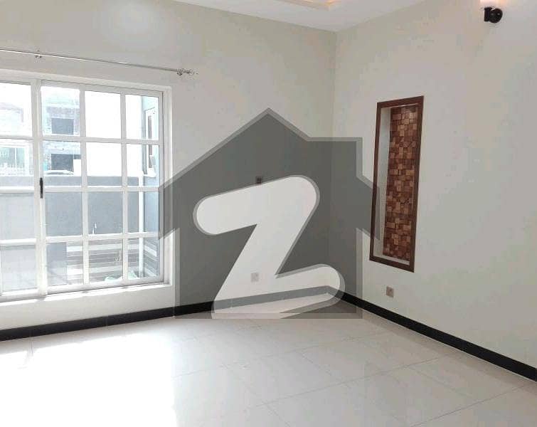 3200 Square Feet House Is Available For sale 3200 Square Feet House Is Available For sale