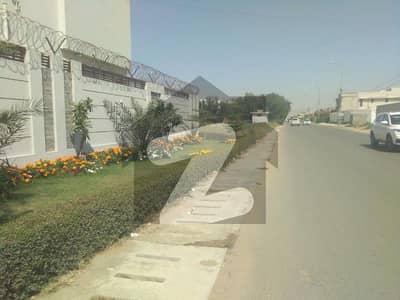 1000 Yards Residential Plot For Sale On 5th Central Lane West Open Huge Front Can Be Divided Into 2 At Most Attractive Location