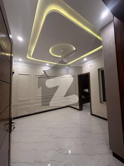 بحریہ انکلیو - سیکٹر سی 2 بحریہ انکلیو,بحریہ ٹاؤن,اسلام آباد میں 5 کمروں کا 10 مرلہ مکان 4.35 کروڑ میں برائے فروخت۔