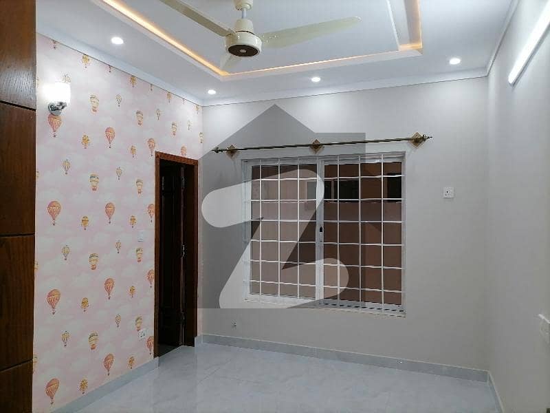 10 Marla Spacious House Is Available In Bahria Town Phase 4 For rent