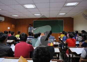 چکلالہ سکیم 3 چکلالہ سکیم,راولپنڈی میں 10 کمروں کا 18 مرلہ عمارت 1.2 لاکھ میں کرایہ پر دستیاب ہے۔