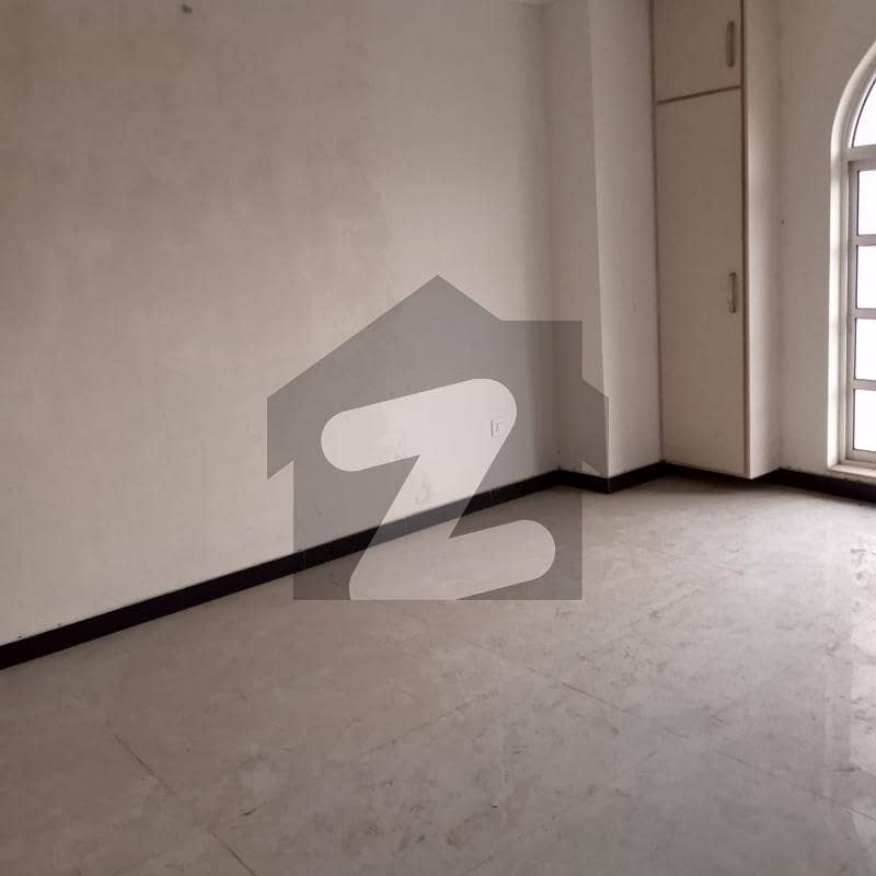 1 Kanal Commercial House Is Available For Rent 1 Kanal Commercial House Is Available For Rent