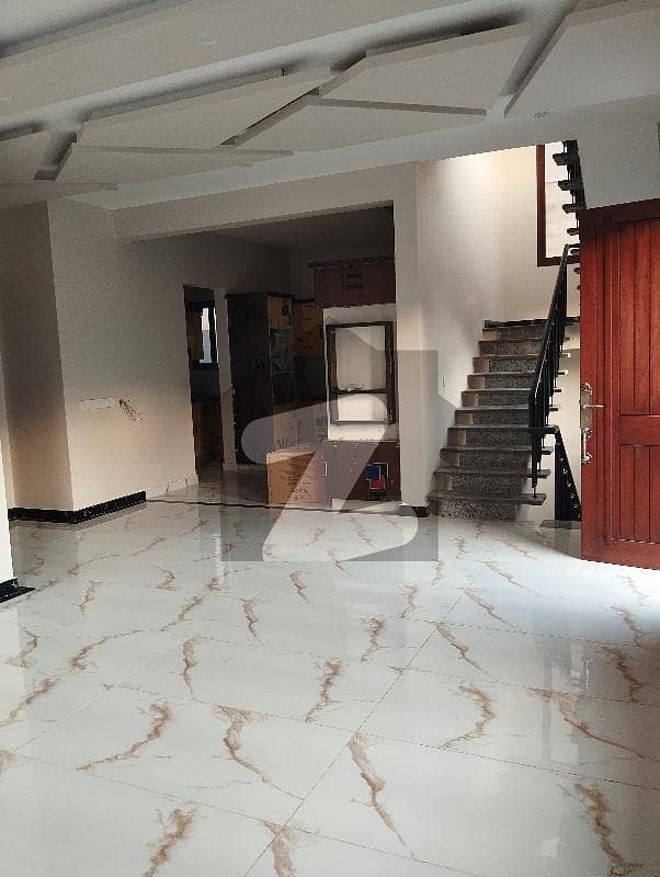 BRAND NEW TOWNHOUSE AVAILABLE FOR RENT BRAND NEW TOWNHOUSE AVAILABLE FOR RENT