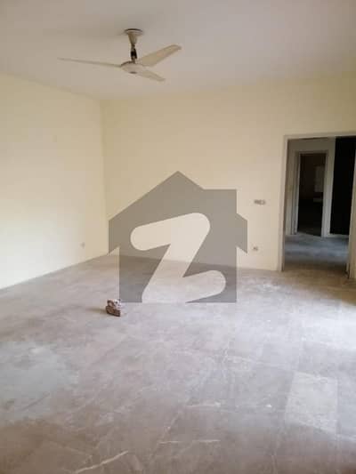 1 Kanal Commercial House Is Available For Rent