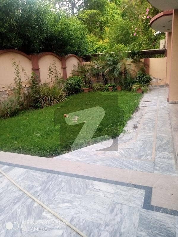 1 Kanal Commercial House Is Available For Rent