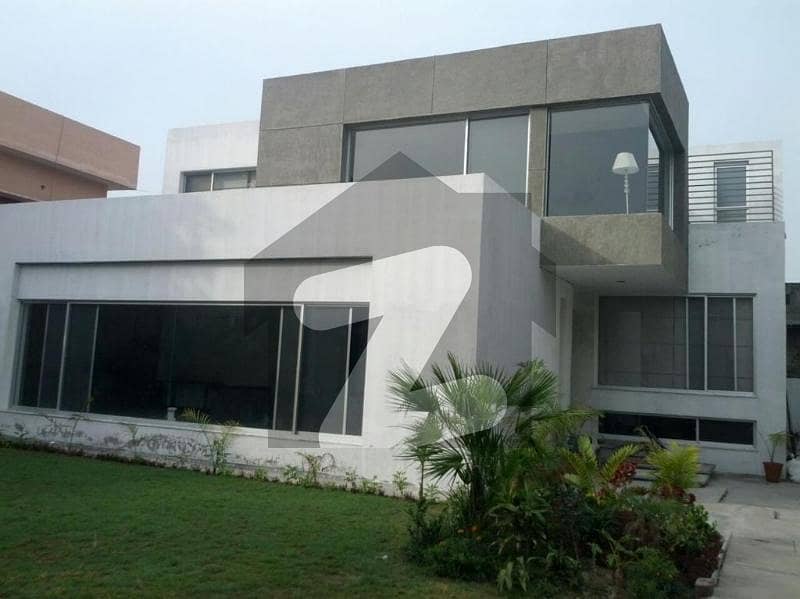 1 Kanal Commercial House Is Available For Rent