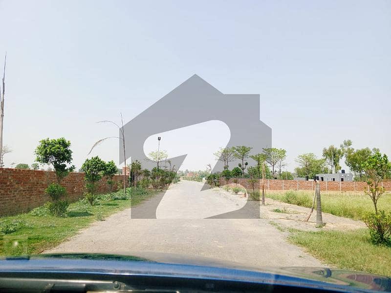 Hot Location Farm House Land For Sale