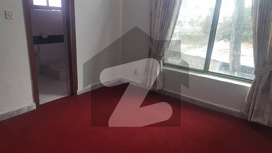 حبیب اللہ کالونی ایبٹ آباد میں 6 کمروں کا 10 مرلہ مکان 3.6 کروڑ میں برائے فروخت۔