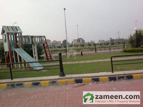 Y 120 - 1 Kanal Beautiful Location Plot For Sale in DHA Phase 7