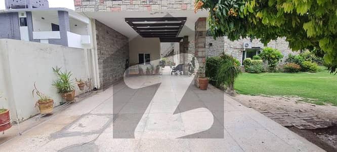 طفیل روڈ کینٹ,لاہور میں 3 کمروں کا 2 کنال مکان 25.0 کروڑ میں برائے فروخت۔