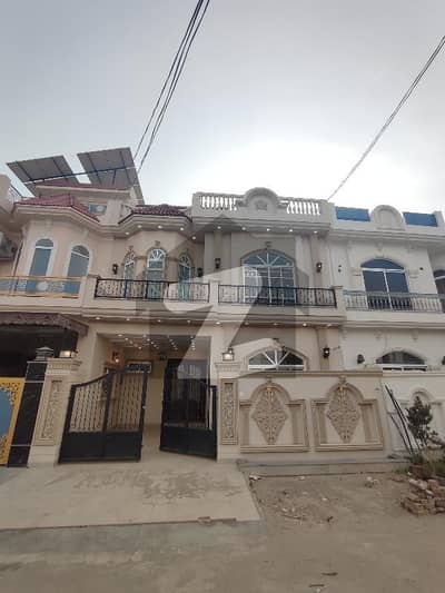 بش ایگزیکٹو ولاز ملتان میں 4 کمروں کا 5 مرلہ مکان 1.7 کروڑ میں برائے فروخت۔