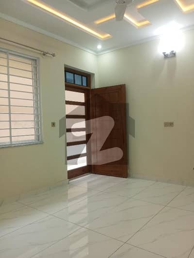 پاکستان ٹاؤن ۔ فیز 2 پاکستان ٹاؤن,اسلام آباد میں 7 کمروں کا 11 مرلہ مکان 4.2 کروڑ میں برائے فروخت۔