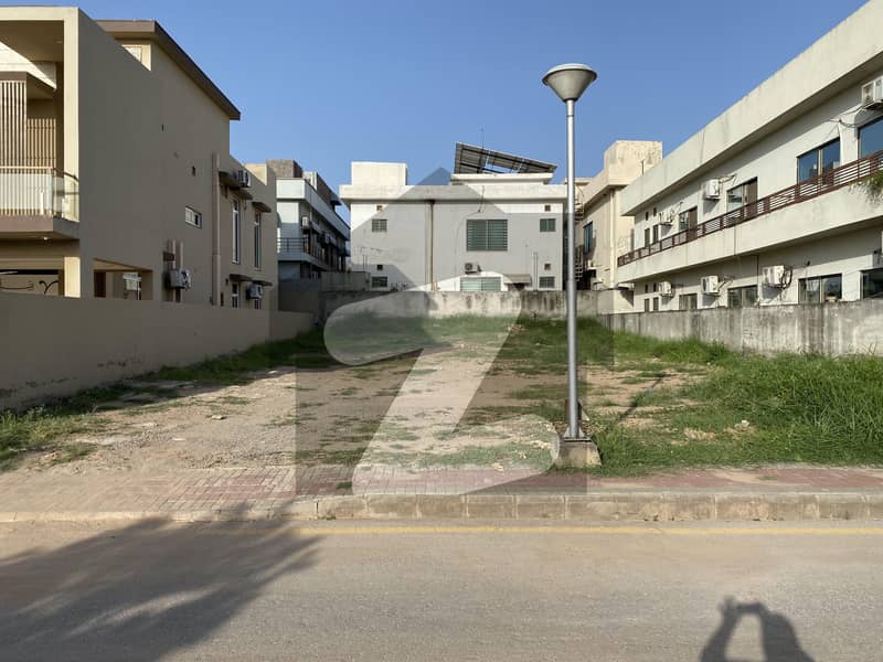 Kanal Plot Park Face Supreme Location In Walking Distance From Jamia Masjid And Commercial