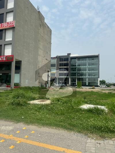 ڈی ایچ اے فیز 8 ڈیفنس (ڈی ایچ اے),لاہور میں 16 مرلہ کمرشل پلاٹ 25.0 کروڑ میں برائے فروخت۔