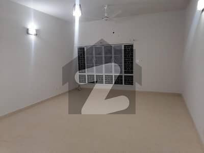 ایف ۔ 10 اسلام آباد میں 3 کمروں کا 1 کنال بالائی پورشن 2.0 لاکھ میں کرایہ پر دستیاب ہے۔