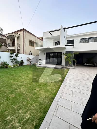 666 Yards Exclusive Bungalow For Tasteful Buyers