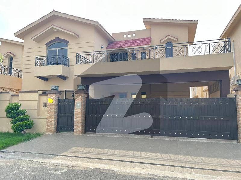 عسکری 10 - سیکٹر ایف عسکری 10,عسکری,لاہور میں 5 کمروں کا 17 مرلہ مکان 9.0 کروڑ میں برائے فروخت۔