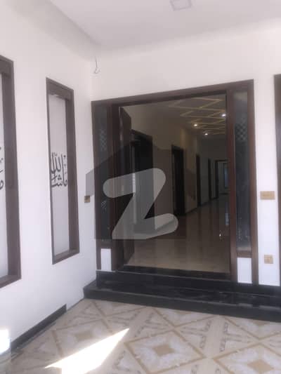 ٹاپ سٹی 1 اسلام آباد میں 3 کمروں کا 1 کنال زیریں پورشن 1.2 لاکھ میں کرایہ پر دستیاب ہے۔