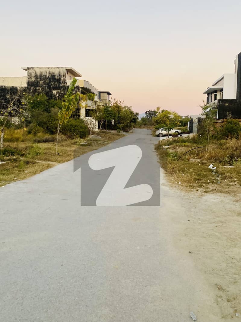 MARGALLA FACE PLOT 40x80 FOR SALE DEAD END STREET MARGALLA FACE PLOT 40x80 FOR SALE DEAD END STREET