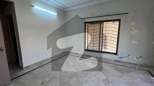 بنی گالہ اسلام آباد میں 3 کمروں کا 1 کنال زیریں پورشن 90.0 ہزار میں کرایہ پر دستیاب ہے۔