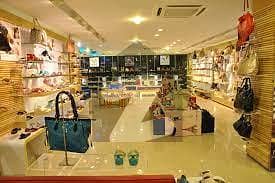 ایم ایم عالم روڈ گلبرگ,لاہور میں 4 کنال عمارت 25.0 لاکھ میں کرایہ پر دستیاب ہے۔