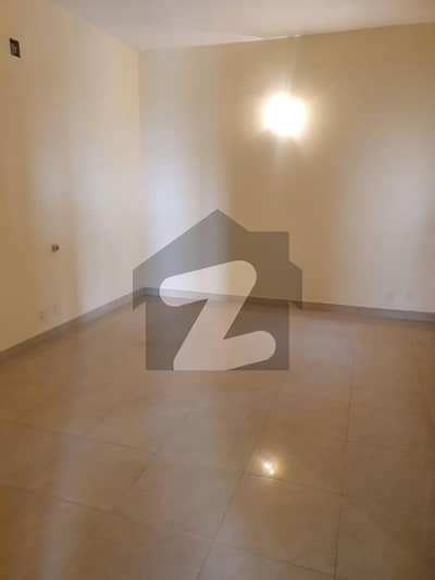 کریک وسٹا ڈی ایچ اے فیز 8,ڈی ایچ اے ڈیفینس,کراچی میں 4 کمروں کا 17 مرلہ فلیٹ 4.25 لاکھ میں کرایہ پر دستیاب ہے۔