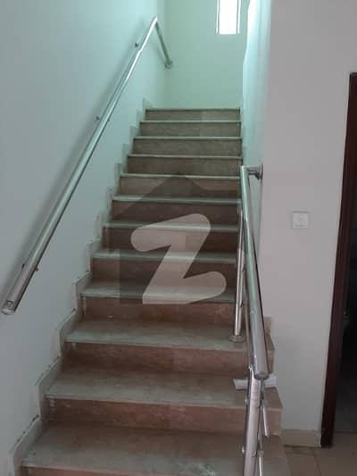 پی اے ایف فالکن کمپلیکس گلبرگ,لاہور میں 4 کمروں کا 14 مرلہ مکان 8.25 کروڑ میں برائے فروخت۔