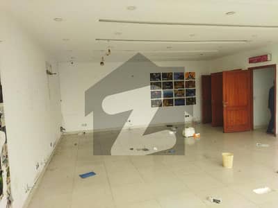 ڈی ایچ اے فیز 3 ڈیفنس (ڈی ایچ اے),لاہور میں 8 مرلہ دفتر 2.2 لاکھ میں کرایہ پر دستیاب ہے۔