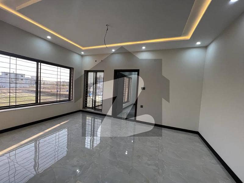10 Marla Complete House For Rent in Lake City 10 Marla Complete House For Rent in Lake City