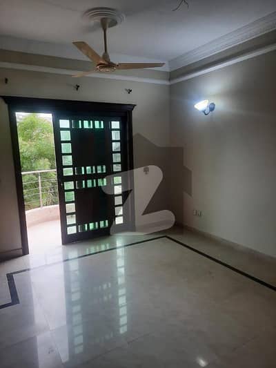 ڈی ایچ اے فیز 6 ڈی ایچ اے ڈیفینس,کراچی میں 5 کمروں کا 1 کنال مکان 4.3 لاکھ میں کرایہ پر دستیاب ہے۔