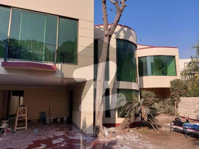 Gulberg 3- Block C1, 3 Kanal House For Office Prime Location.