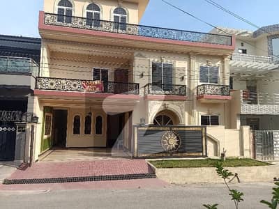 سوان گارڈن ۔ بلاک ڈی سوان گارڈن,اسلام آباد میں 7 کمروں کا 10 مرلہ مکان 4.2 کروڑ میں برائے فروخت۔