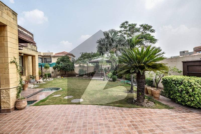 Full Basement 7 Beds 40 Marla House at Ideal Location for Sale in Phase