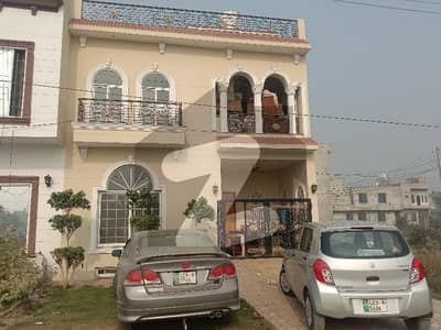 فارمانئیٹس ہاؤسنگ سکیم لاہور میں 5 کمروں کا 3 مرلہ مکان 1.35 کروڑ میں برائے فروخت۔
