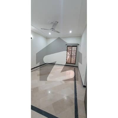 بی ۔ 17 اسلام آباد میں 4 کمروں کا 1 کنال بالائی پورشن 85.0 ہزار میں کرایہ پر دستیاب ہے۔