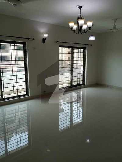 3 BEDS APARTMENT AVAIABLE FOR RENT