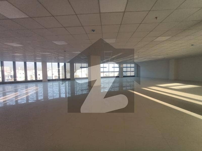گلبرگ اسلام آباد میں 4 کنال Studio دفتر 90.0 کروڑ میں برائے فروخت۔